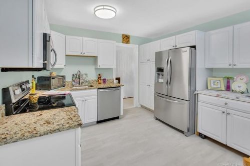 42 Shweky Ln, Southington, CT 06489-4142