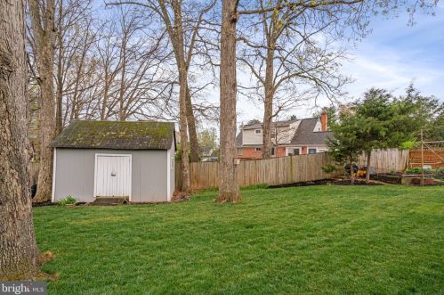 8811 Kenilworth Dr, Springfield VA  22151-1103 exterior