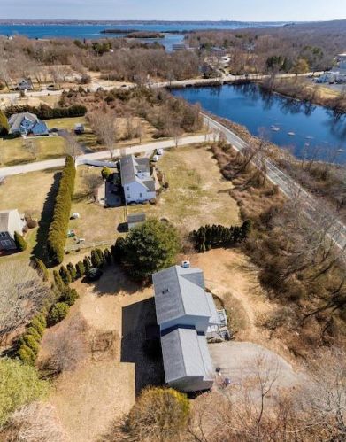 71 Annaquatucket Rd, North Kingstown, RI 02852-6125