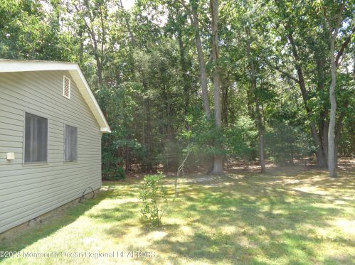 3 Mayflower Pl, Lakehurst, NJ 08759-1928
