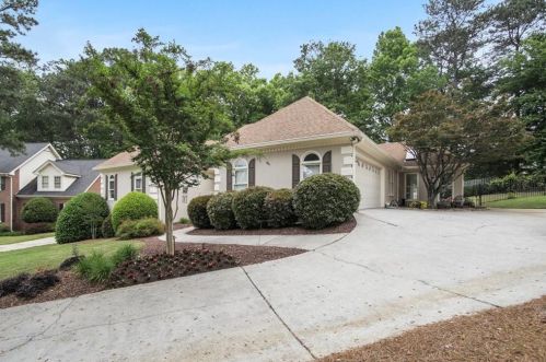 2550 Maple Creek Ct, Lithonia, GA 30078-5952