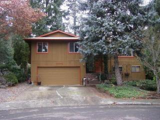 8370 Godwin Ct, Portland, OR 97223-6964
