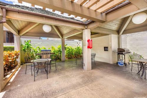 1201 Wilder Ave, Honolulu HI  96822-3131 exterior