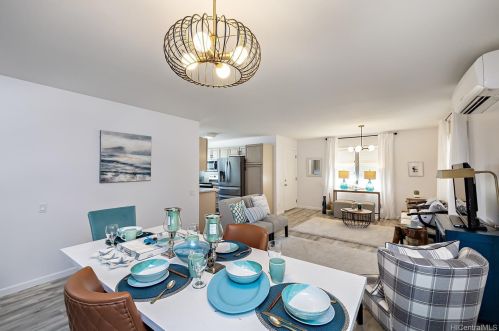 2318 Seaview Ave, Honolulu, HI 96822-2444