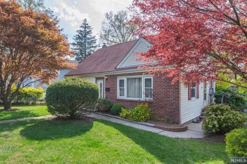 640 River Rd, N Milford, NJ 07646-2925