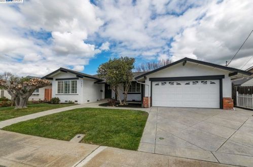 7401 Brookdale Ct, Pleasanton, CA 94568-1772