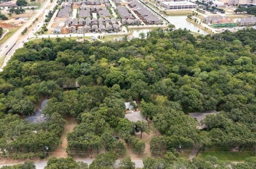 2205 Timber Creek Trl, Lewisville TX  75028-1902 exterior