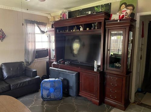 1123 Denfield St, Austin TX  78721-2537 exterior