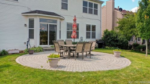 729 Stewart Ave, North Aurora, IL 60542-9124
