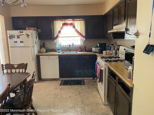 27 Pine Needle St, Wall Township NJ  07731-2647 exterior