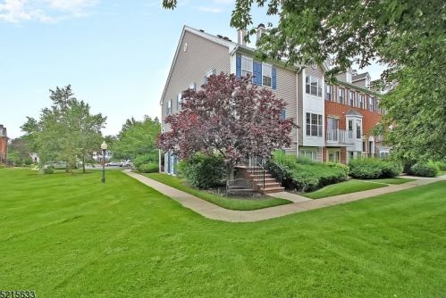 707 Dunn Cir, Bridgewater, NJ 08807-5522