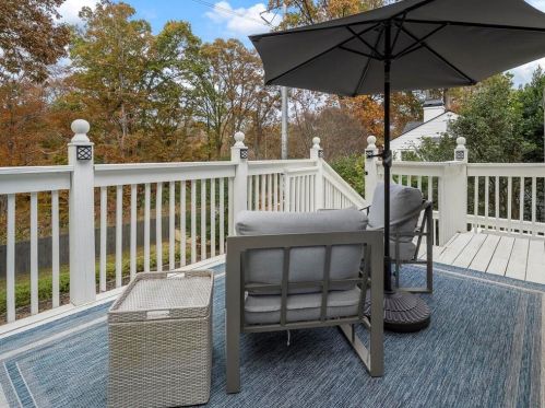 1880 Greystone Rd, Atlanta GA  30318-2621 exterior