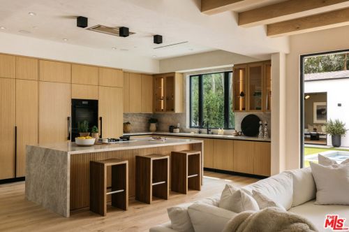 15740 Morrison St, Van Nuys CA  91436-1544 exterior
