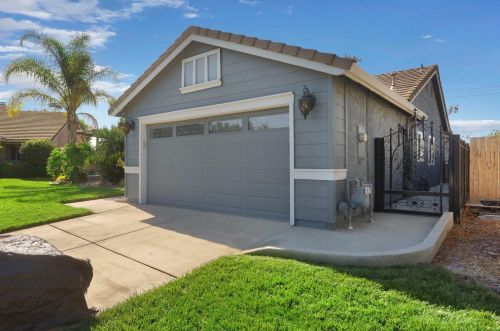 5221 Silverstone Cir, Salida, CA 95368-8110