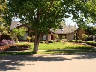 422 Loyola Ave, Fresno, CA 93720-1642