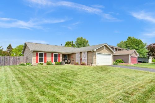 1690 Red Coach Ln, Barrington Hills, IL 60102