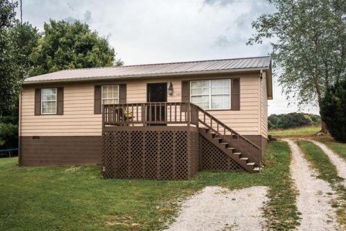 157 Ali Ln, Jacksboro, TN 37757-4837