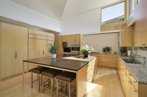 2500 Telegraph Rd, Bannockburn IL  60015-1540 exterior