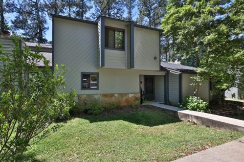 285 Pam Ln, Marietta, GA 30064-3682