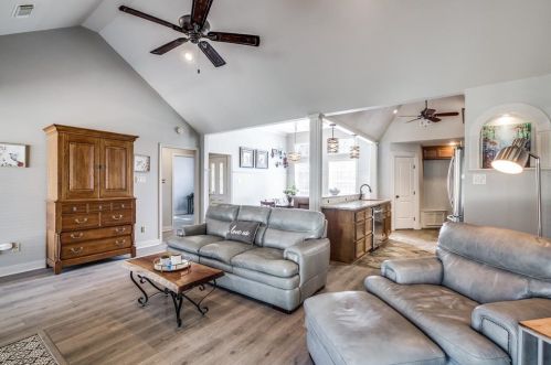 2433 Coachlight Ln, Conroe TX  exterior