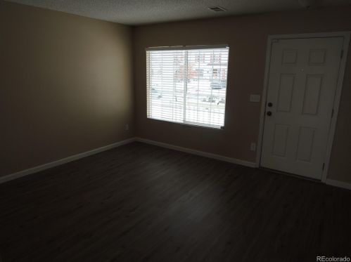 4871 Jasper St, Denver, CO 80239-5637