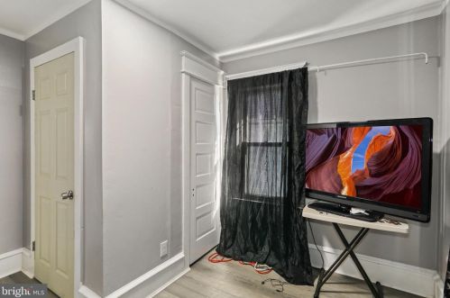 2216 Cv Rd, Camden NJ 08110-1633 exterior