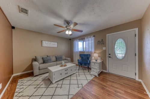 112 Shoreline Dr, Azle, TX 76020-4034