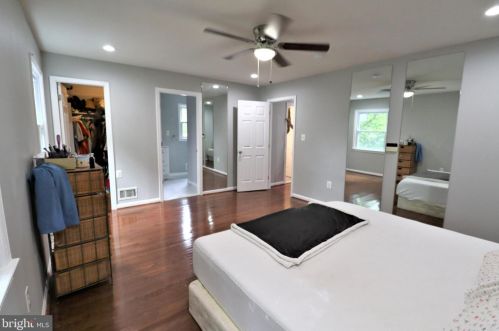 8005 Lake Pleasant Dr, Springfield VA  22153-3005 exterior