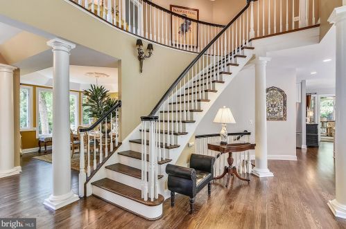 11300 Stonehouse Pl, Great Falls, VA 22066-1167