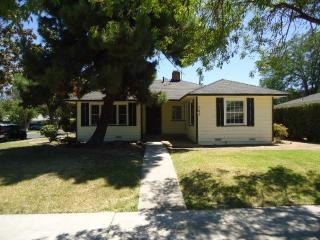 107 Garland Ave, Fresno, CA 93705-2935