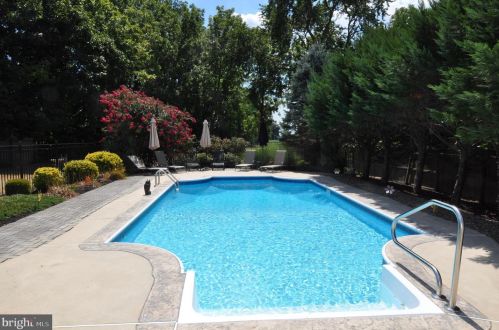 24210 Main St, Columbus, NJ 08022-1908