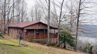 105 Falcon Dr, Byrdstown, TN 38549-4767