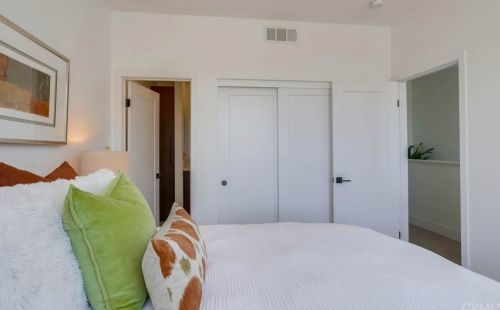 262 Rockefeller, Irvine CA  92612-8113 exterior