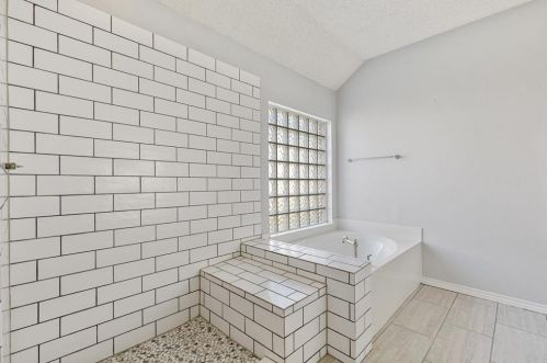 2205 Rachel Ct, Carrollton TX exterior