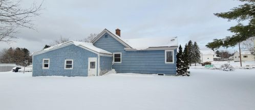 8 Maynard St, Wade, ME 04786-3368