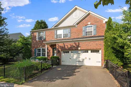 13 Hammond Dr, Lovettsville, VA 20180-8537