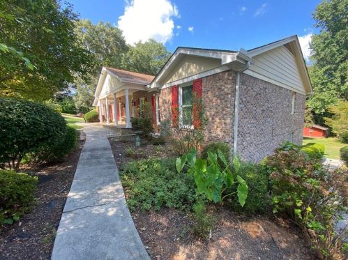 4806 Castlewood Dr, Lilburn, GA 30047-4714