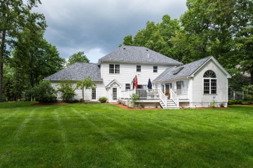 18 Rhodora Dr, Amherst, NH 03031-2260
