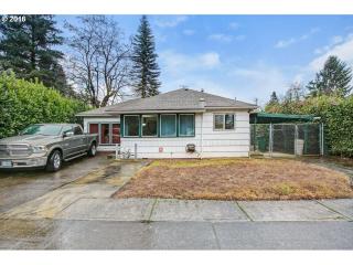 9102 Russell St, Portland, OR 97220-5361