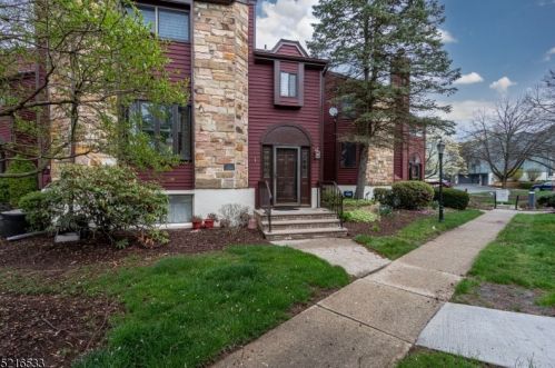 7 Trafalgar Ct, Hackettstown NJ  07840-4208 exterior