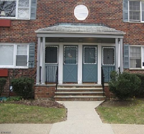 218 Pitney Pl, Morristown, NJ 07960-6194