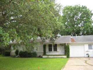 1106 Palm St, Jourdanton, TX 78026-2223