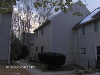 24 Mohawk Ct, Cromwell CT  06416-1222 exterior