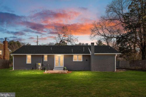 214 Maple St, Fredericksburg, VA 22405-3217