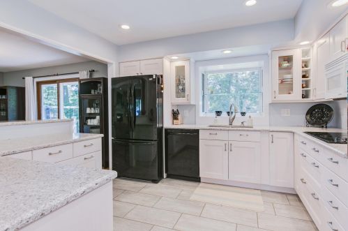 1033 Carlton Dr, Saint Paul MN  55126-8127 exterior