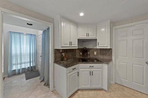 2121 Stradivarius Ln, Carrollton TX 75007-2218 exterior