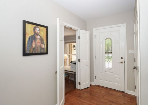 525 Ticonderoga Ln, Naperville, IL 60563-1330