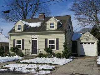 9 Friendly Dr, Warwick, RI 02888-2907