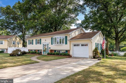 3 Magnolia Ct, Pilesgrove, NJ 08098-1224