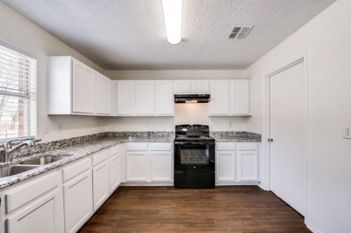 712 Lovern St, Cedar Hill TX 75104-6044 exterior